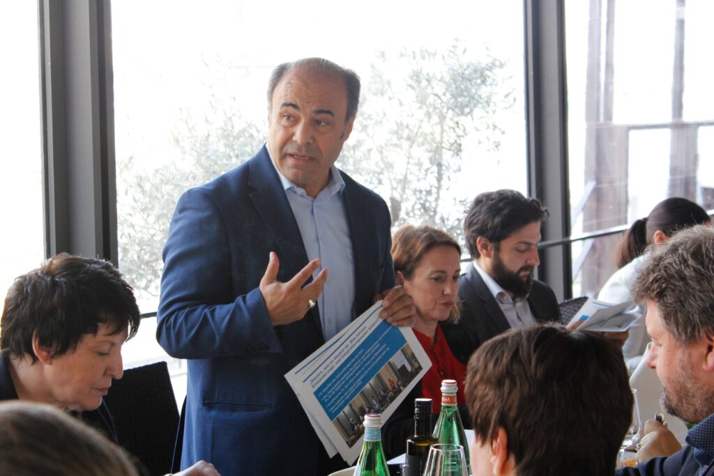 Prof. Dr. Prof. Hacı Halil Uslucan präsentiert das SVR-Jahresgutachten