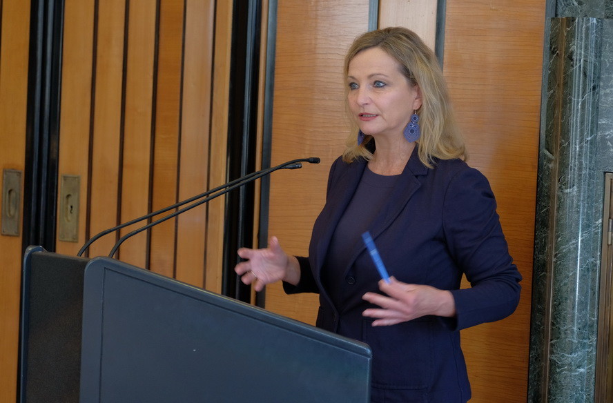 Prof. Dr. Petra Bendel stellt die Kern-ergebnisse des 9. SVR-Jahresgutachtens vor