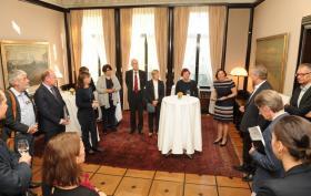Ottilie Bälz begrüßt die Teilnehmenden in der Robert Bosch Stiftung