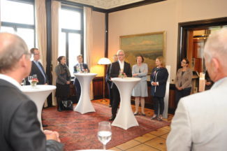 Prof. Dr. Joachim Rogall, Vorsitzender der Geschäftsführung der Robert Bosch Stiftung, begrüßt die Teilnehmenden