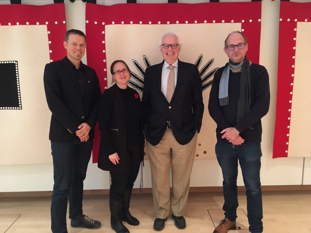 Holger Kolb und Jan Schneider mit dem Delegationsleiter der Universität Ottawa, James Lahey, und der Botschaftsrätin Candace Brooks.